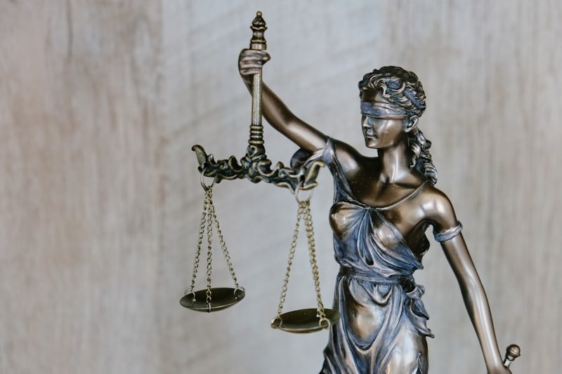 פסלון אלת הצדק, סמל המחויבות של Goldstein & Partners